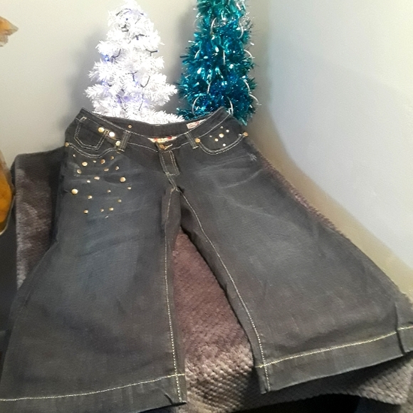 Seven 7 Limited Edition Capri - Picture 1 of 9